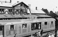 Magyarország, Dombóvár, Újdombóvár (ekkor önálló), vasútállomás, a Szent Jobbot szállító szerelvény, az Aranyvonat., 1938, Erky-Nagy Tibor, MÁV, vasút, tömeg, ünnepség, esemény, címer, ereklye, korona, Fortepan #13984