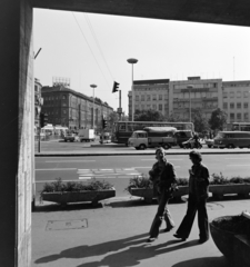 Hungary, Budapest VIII.,Budapest VII., Blaha Lujza tér az EMKE ház árkádja alól nézve. Szemben balra a József körút, jobbra a Népszabadság székház., 1976, UVATERV, Budapest, Fortepan #139884