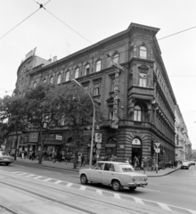 Magyarország, Budapest V., Szent István körút 29., jobbra a Bihari János utca., 1976, UVATERV, Budapest, Volvo 244, Fortepan #139916