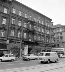 Magyarország, Budapest V., Szent István körút 23., jobbra a Nagy Ignác utca torkolata., 1976, UVATERV, Renault 4, Opel Rekord A, Budapest, Fortepan #139917