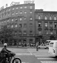 Magyarország, Budapest V., balra a Nyugati (Marx) tér 6., jobbra a Szent István körút 29., 1976, UVATERV, Budapest, Fortepan #139942