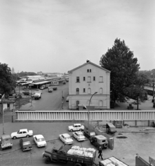 Magyarország, Budapest VI., a Nyugati pályaudvar tehervágányai a Váci úti oldalon a fedett rakodóperonokkal (ponk)., 1976, UVATERV, Budapest, Fortepan #139953