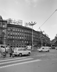 Magyarország, Budapest VI.,Budapest XIII., Nyugati (Marx) tér, jobbra a Váci út., 1976, UVATERV, Trabant-márka, Lada-márka, Budapest, Fortepan #139978