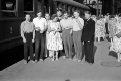 Magyarország, Budapest VIII., Keleti pályaudvar, csarnok., 1960, Németh Tamás, Budapest, csoportkép, Fortepan #140155