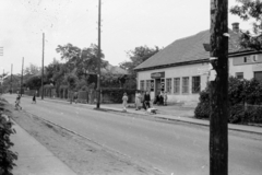 Magyarország, Budapest XVII., Baross utca 24., Tücsök cukrászda (később lakóház)., 1960, Németh Tamás, babakocsi, cukrászda, tolószék, Budapest, Fortepan #140158