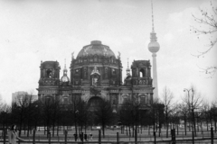 Germany, Berlin, Kelet-Berlin, Múzeum-sziget, Berlini dóm. Háttérben a TV torony., 1973, Németh Tamás, TV tower, GDR, East-Berlin, Cathedral, Hermann Henselmann-design, Julius Carl Raschdorff-design, Fortepan #140187