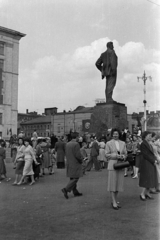 Russia, Moscow, Diadalív (ekkor Majakovszkij) tér, Majakovszkij szobor., 1959, Németh Tamás, Soviet Union, monument, Vladimir Mayakovsky-portrayal, Dmitry Chechulin-design, Alexander Kibalnikov-design, Fortepan #140188