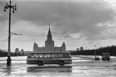 Oroszország, Moszkva, Lomonoszov Egyetem., 1970, Németh Tamás, Szovjetunió, autóbusz, egyetem, szocreál, felhőkarcoló, Lev Rudnev-terv, Intourist-szervezet, Fortepan #140262