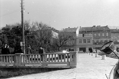 Horvátország, Adria, Crikvenica, kikötői móló, szemben a Trg Stjepana Radića., 1963, Németh Tamás, Jugoszlávia, kikötőbak, Fortepan #140304