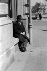 Magyarország, budai Vár, Budapest I., a Tárnok utca kiszögellése a Balta köznél, háttérben a Halászbástya., 1963, Németh Tamás, magány, Budapest, Fortepan #140361