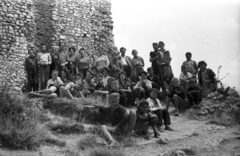 Hungary, Csesznek, Vár., 1959, Morvay Kinga, castle ruins, sitting on the ground, Fortepan #140414