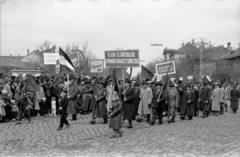 Magyarország, Jászberény, Lehel vezér tér, május 1-i felvonulás., 1960, Morvay Kinga, május 1, cipész, Fortepan #140443