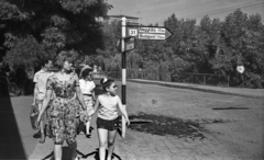 Hungary, Jászberény, Hold utca és folytatása, a Rákóczi út a Zagyva folyó feletti hídnál, jobbra (a képen már nem látszik) a Kossuth Lajos utca., 1962, Morvay Kinga, Fortepan #140485