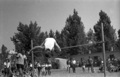 Magyarország, Kisújszállás, Baross Gábor utca, sporttelep (később Porcsalmi Lajos Városi Sporttelep)., 1961, Morvay Kinga, magasugrás, Fortepan #140489