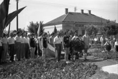 Magyarország, Kisújszállás, Szabadság tér., 1961, Morvay Kinga, vigyázállás, Fortepan #140493