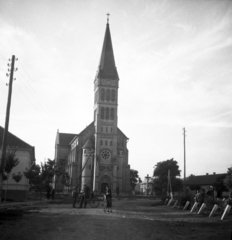 Magyarország, Jászkisér, Kossuth tér, katolikus templom., 1955, Morvay Kinga, katolikus, templom, Fortepan #140570