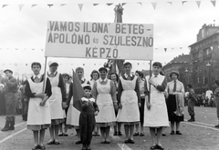 Magyarország, Budapest XIV., Ötvenhatosok tere (Felvonulási tér), május 1-i felvonulás., 1959, Szent-tamási Mihály, zászló, munkásőr, május 1, ápolónő, Budapest, Fortepan #14073