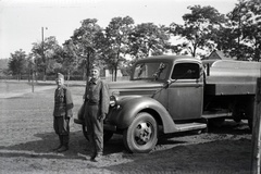 Magyarország, Dorog, Otthon tér., 1942, Miklós Lajos, Ford-márka, tankautó, 39M Ford-Marmon-Herrington, Ford G917T, Fortepan #140779