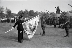 Magyarország, Dorog, Otthon tér, balra a háttérben a Szent Borbála-templom., 1942, Miklós Lajos, 40M Nimród, bányász, Fortepan #140781