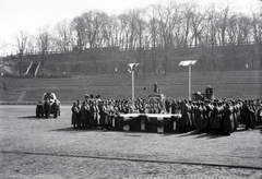 Ukrajna, Kijev, Német Stadion (korábban Balitszkij Dinamo Stadion, ma Valerij Lobanovszkij Dinamo Stadion). A 2. magyar hadsereg hadműveleti területről való kivonásának alkalmából rendezett ünnepség és tábori mise., 1943, Miklós Lajos, liturgia, stadion, 39M Csaba, Schützenpanzer Marder, Weiss Manfréd-márka, páncélautó, Fortepan #140788