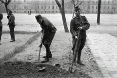 Magyarország, Budapest IX., Üllői út 133-135. Ferenc József gyalogsági laktanya., 1941, Miklós Lajos, honvédség, magyar katona, Budapest, ásás, Bocskai sapka, Fortepan #140798