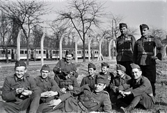 Magyarország, Budapest IX., Üllői út 133-135. Ferenc József gyalogsági laktanya, balra az Üllői út., 1942, Miklós Lajos, villamos, Budapest, Fortepan #140864