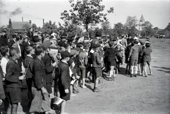 Magyarország, Dorog, Otthon tér, jobbra a háttérben a Szent Borbála-templom., 1940, Miklós Lajos, reverenda, Fortepan #140940