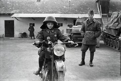 1942, Miklós Lajos, motorcycle, helmet, General Military Vehicle Emblem, Fortepan #141013