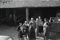 Magyarország, Budapest X., Vaspálya utca 4., a felvétel Miklós Lajos járműgyártó mester üzemének udvarában készült., 1943, Miklós Lajos, cigányzenész, Budapest, Fortepan #141023