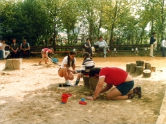 Magyarország, Budapest III., Óbudai-sziget, Május 9. park, játszótér., 1983, Hlatky Katalin-Főkert, játszótér, színes, homokozó, Budapest, Fortepan #141227