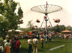 Magyarország, Budapest III., Óbudai-sziget, Május 9. park., 1983, Hlatky Katalin-Főkert, színes, körhinta, Budapest, Fortepan #141230