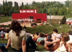 Magyarország, Budapest III., Óbudai-sziget, Május 9. park., 1983, Hlatky Katalin-Főkert, színes, május 1, Budapest, fej mögött összekulcsolt kéz, összekulcsolt kéz, Fortepan #141231