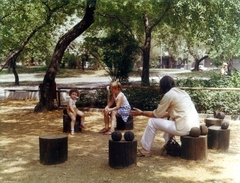 Magyarország, Budapest I., Vérmező, játszótér a Mikó utca közelében, háttérben az Attila út 83. számú ház., 1981, Hlatky Katalin-Főkert, Budapest, Fortepan #141252