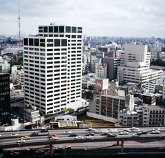 Japán, Tokió, kilátás a Hotel New Otani Tokyo toronyépületéből a Kajima Corporation épületeire., 1978, Bencze László, színes, Fortepan #141470