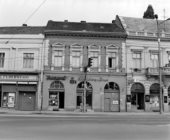 Magyarország, Debrecen, Piac utca (Vörös Hadsereg útja) 2., 4. és 6. számú ház., 1976, Bencze László, Fortepan #141513