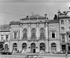 Magyarország, Debrecen, Piac utca (Vörös Hadsereg útja) 8. Megyei Könyvtár., 1976, Bencze László, BMW-márka, Fortepan #141515