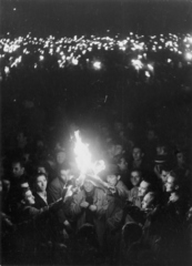 Magyarország, Budapest V., Kossuth Lajos tér, fáklyás tüntetés 1956. október 23-án a Parlament előtt., 1956, Fortepan/Album023, Franz Fink, forradalom, Budapest, Fortepan #141571