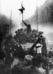 Magyarország, Budapest VIII.,Budapest VII., Rákóczi út a Szent Rókus-kápolnánál, jobbra a háttérben a Nagy Diófa utca sarkán álló házak látszanak., 1956, Fortepan/Album023, Franz Fink, forradalom, harckocsi, T-34 tank, Budapest, Fortepan #141572