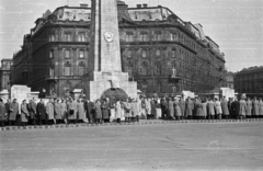 Magyarország, Budapest V., Szabadság tér., 1957, Szent-tamási Mihály, híres ember, emlékmű, politika, Budapest, Fortepan #14204