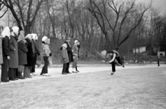 Magyarország, Gyömrő, korcsolyapálya a strand területén. Úttörők járási gyorskorcsolya-bajnoksága., 1972, Péterffy István, Fortepan #142204