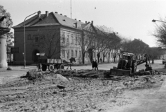 Magyarország, Monor, Kossuth Lajos utca, balra a Deák Ferenc utca torkolatánál a Tanácsháza (később Polgármesteri Hivatal)., 1972, Péterffy István, Fortepan #142223