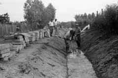 Magyarország, Pilis, a Monori Állami Gazdaság munkásai a belvízelvezető csatornát építik., 1971, Péterffy István, csatornázás, csatorna, Fortepan #142277