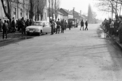 Magyarország, Monor, Kossuth Lajos utca 98., a Kossuth Lajos Általános Iskola előtt készült a felvétel., 1970, Péterffy István, rendszám, Wartburg 353, Fortepan #142304