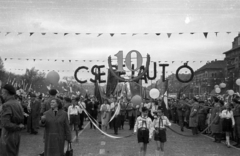 Magyarország, Budapest VII.,Budapest XIV., Dózsa György út, Ötvenhatosok tere (Felvonulási tér), május 1-i felvonulás., 1959, Szent-tamási Mihály, úttörő, munkásőr, Csepel-márka, felvonulás, május 1, Budapest, Fortepan #14233