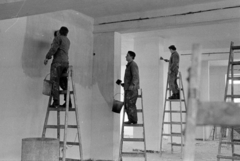 Hungary, Albena, az ABC áruház átadás előtti festése., 1969, Péterffy István, ladder, beret, bucket, House painter and decorator , three people, odd one out, Fortepan #142454