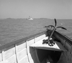 Magyarország,Balaton, Szárszó felől. A tó közepén a Kelén vagy a Helka, még gőzhajóként., 1943, Csontos Péter, hajó, csónak, gőzhajó, horgony, Kelén hajó, Fortepan #14251