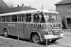 Hungary, Monor, Kossuth Lajos utca, az autóbusz mögött a Forrás utca torkolata. A felvétel helyi autóbuszjárat ünnepélyes beindításakor készült., 1970, Péterffy István, bus, flag, Ikarus-brand, MÁVAUT-organisation, Ikarus 620, number plate, Fortepan #142544