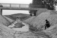 Hungary, Sülysáp, a Sápi-patak feletti gyalogos híd a mai Zuhogó köznél., 1970, Péterffy István, Fortepan #142610