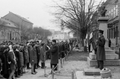 Hungary, Monor, Kossuth Lajos utca, háttérben a református templom. A forradalmi ifjúsági napok járási megnyitó ünnepsége március 15-én Kossuth Lajos mellszobránál., 1970, Péterffy István, Fortepan #142623