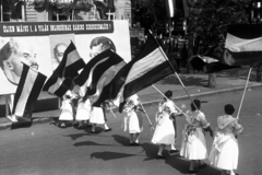 Hungary, Budapest VI., Andrássy út, május 1-i felvonulók., 1949, Chuckyeager tumblr, flag, Lenin-portrayal, march, 1st of May parade, folk costume, Mátyás Rákosi-portrayal, Joseph Stalin portrayal, Budapest, Fortepan #142710